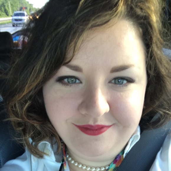 Meet your Posher, Sarah - Picture 1 of 2